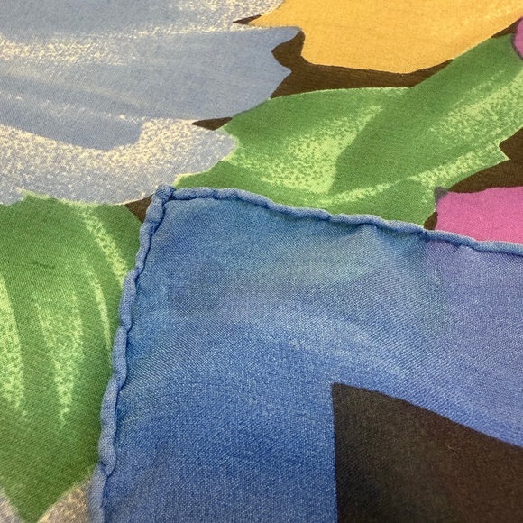 Codello Italy 🇮🇹 Pure Silk Floral Scarf – Hand Rolled Edges - Picture 8 of 10